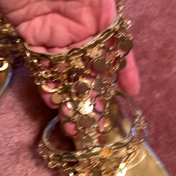 Colin Stewart Gold Ring Embellished Flat Sandals 🔴 - Picture 3 of 13